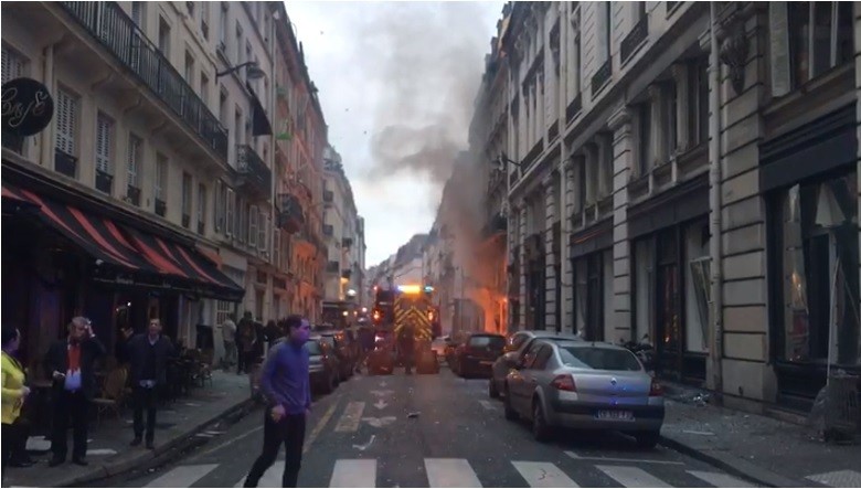 Esplosione di una panetteria a Parigi, feriti un videomaker di Cartabianca e un inviato di Agorà