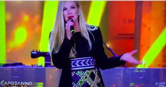 Capodanno in musica: imbarazzo di Federica Panicucci per le parole di Junior Cally