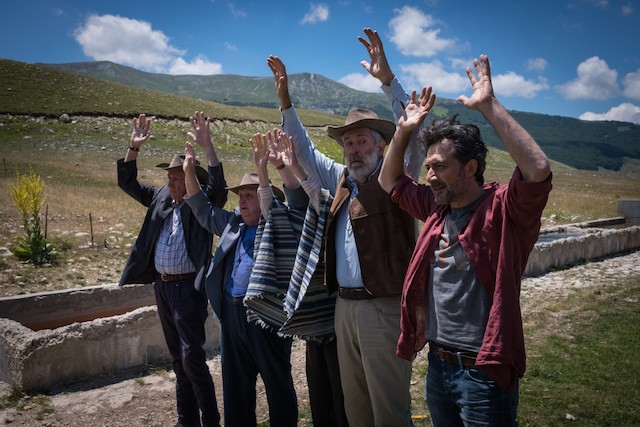 I delitti del BarLume – Hasta pronto Viviani, su Sky Cinema 1 i quattro vecchini volano fino in Argentina