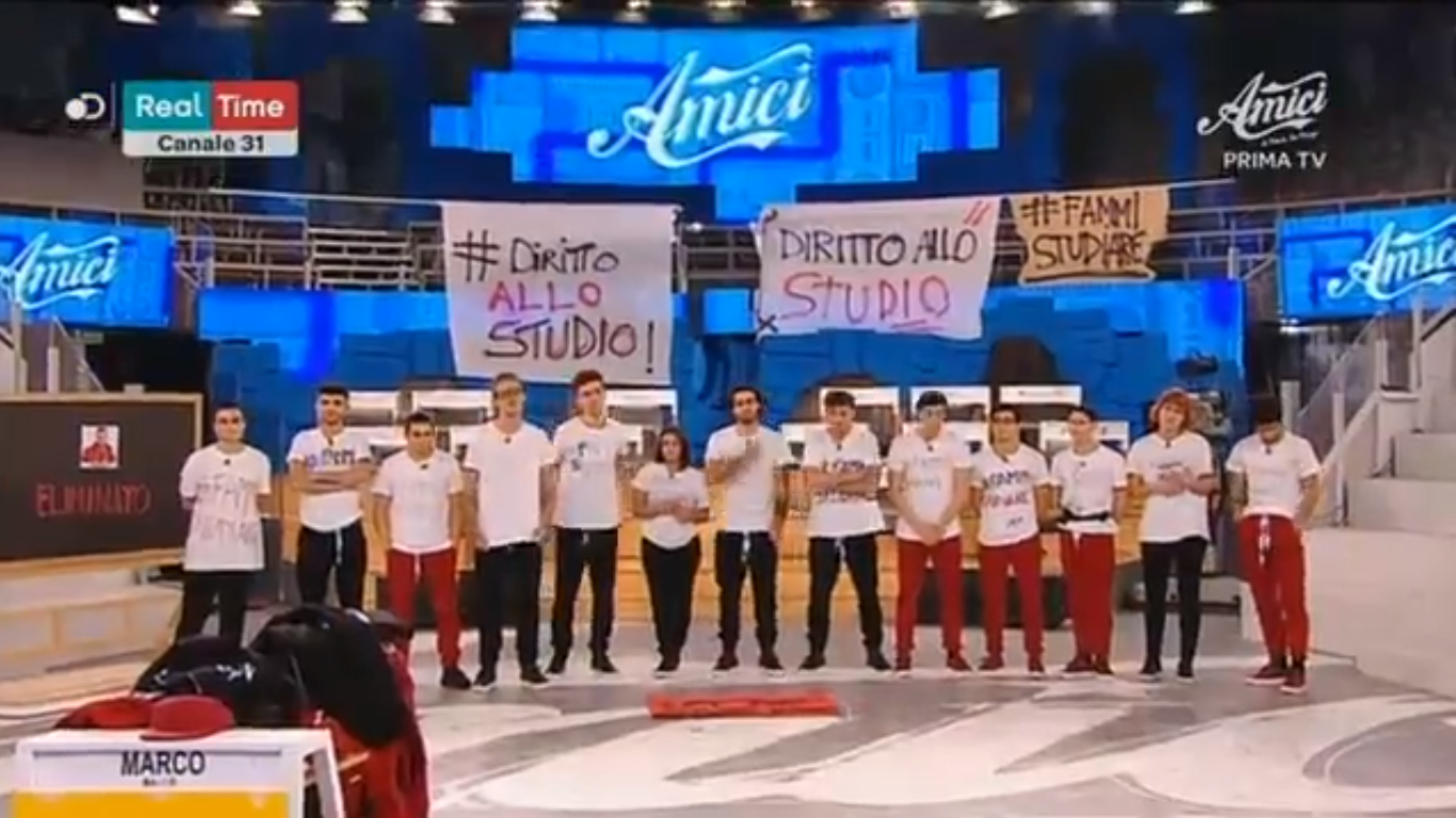 Amici 18, la protesta dopo l’eliminazione di Marco: confronto tra allievi e professori (VIDEO)