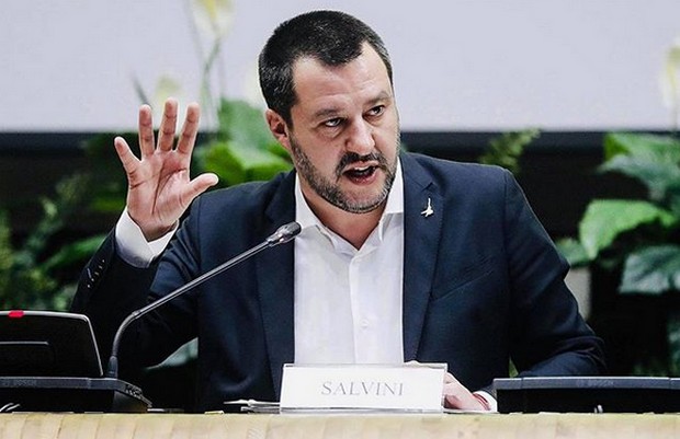 Sanremo 2019, Matteo Salvini contro Claudio Baglioni: “Canta che ti passa, lascia che chi di dovere si occupi di immigrazione”