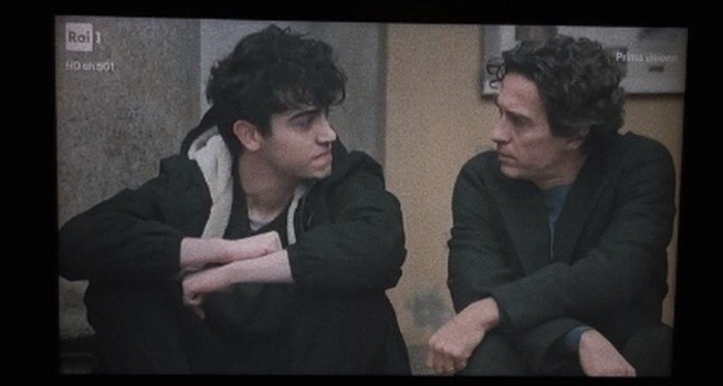 La Compagnia del Cigno, Michele Bravi riappare in tv dopo l’incidente stradale (VIDEO)