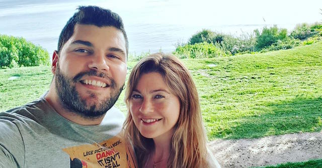 Gomorra anche su Netflix Usa: Salvatore Esposito festeggia con un selfie con Ellen Pompeo
