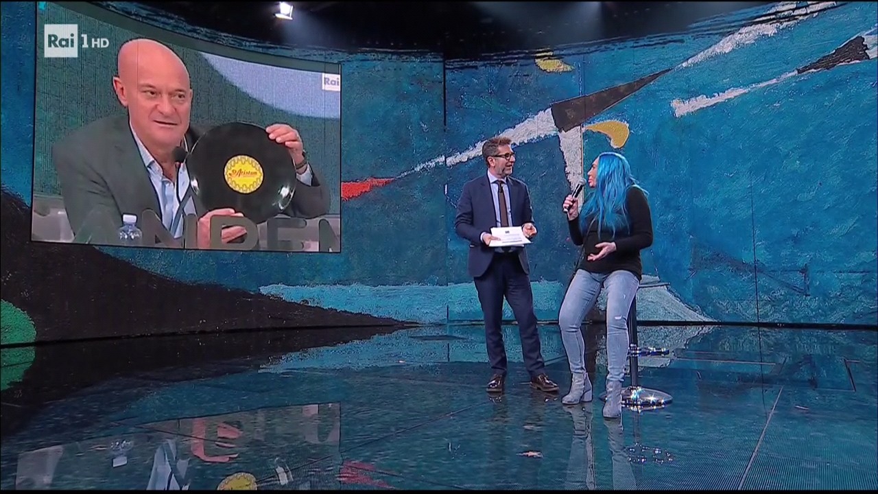 Loredana Bertè dopo Sanremo 2019: “Il premio Ariston? Ce l’ha ancora Bisio” e svela il segreto della sua borsetta…