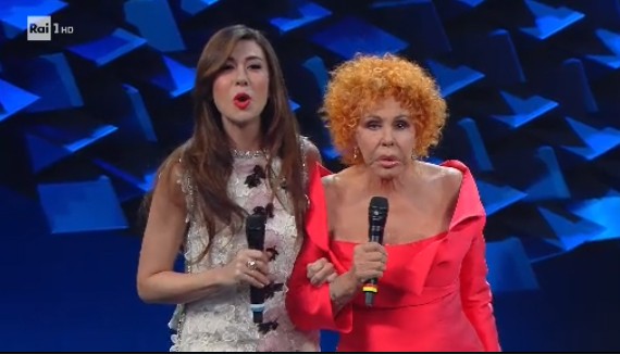 Ornella Vanoni superstar a Sanremo 2019: “Sono venuta gratis qui: che non diventi un’abitudine, eh” (VIDEO)