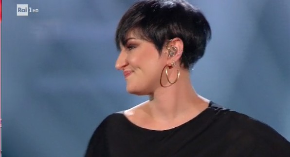Sanremo 2019, Arisa con la voce rotta “non si sente bene”