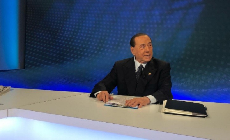 Berlusconi onnipresente: dodici talk in nove giorni. Ma il risultato è quello di un déjà-vu