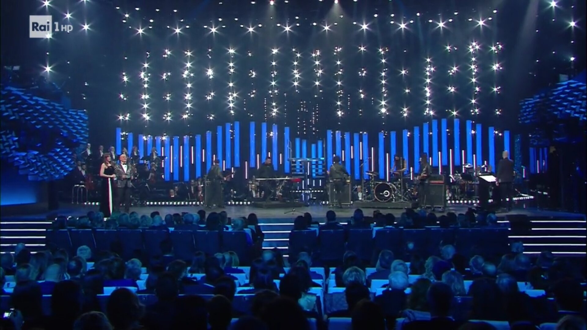 Sanremo 2019, problemi d’audio durante l’esibizione di alcuni artisti. I social insorgono