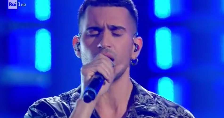 Sanremo 2019, Mahmood stop all’esibizione: l’auricolare non funzionava
