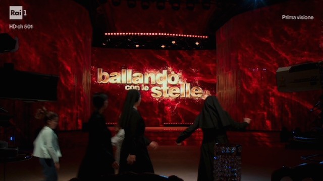 Che Dio CI Aiuti 5, Suor Costanza a Ballando con le stelle