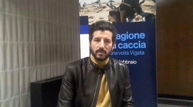 La stagione della caccia, Francesco Scianna a Blogo: “Fofò La Matina, personaggio folle e ambiguo. Spero che il pubblico rimanga affascinato” (Video)