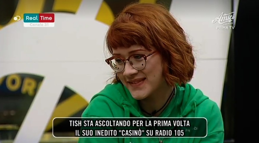 Amici 18, Tish e Ludovica ascoltano per la prima volta gli inediti in radio (VIDEO)