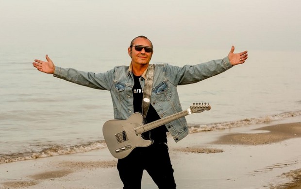 Luca Carboni, Ogni cosa che tu guardi è il nuovo singolo (Testo e Video)