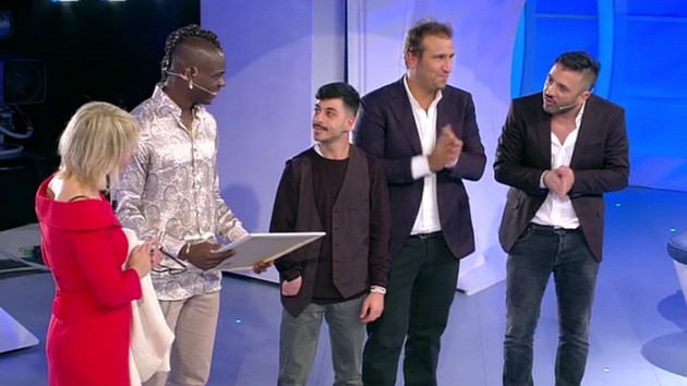 C’è posta per te 2019: Mario Balotelli regala un’auto al fratello di Amedeo Grieco (video)