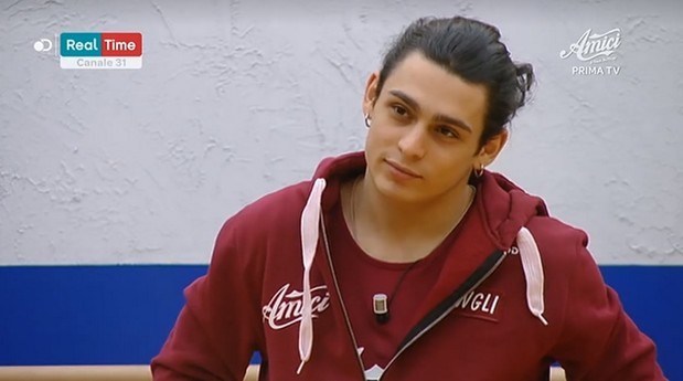 Amici 18, Mowgly abbandona la lezione di latino-americano. Alessandra Celentano: “Ti sbatto fuori!”