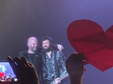 Negramaro: Lele Spedicato ospite a sorpresa del concerto al Forum di Assago (VIDEO)