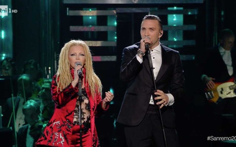 Sanremo 2019, il “bisogno impellente” del pianista che ha fermato l’esibizione di Patty Pravo