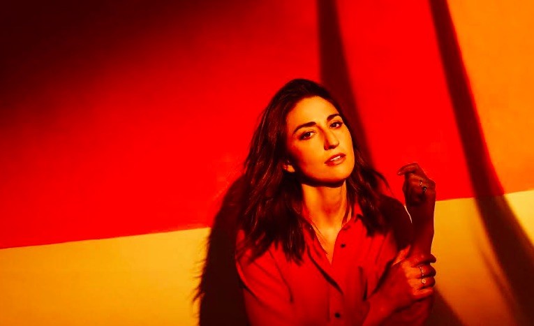 Sara Bareilles: Amidst The Chaos è il nuovo album in uscita il 5 aprile. Fire è il primo singolo estratto