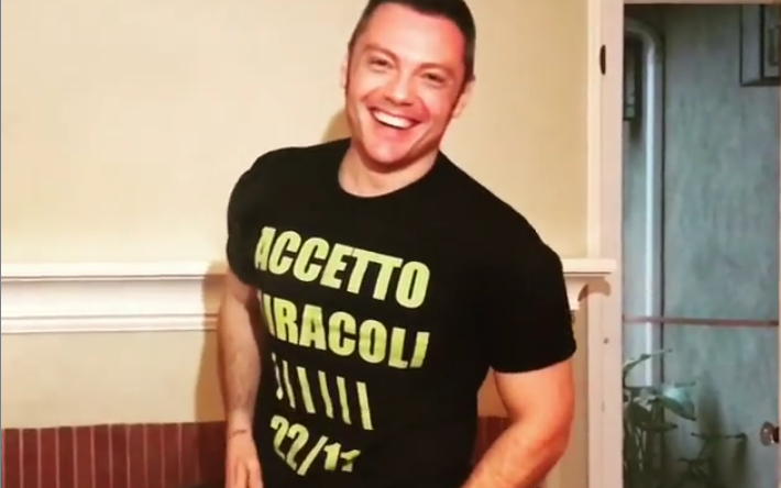 Tiziano Ferro compie 39 anni e pubblica il video annuncio per l’album “Accetto miracoli”