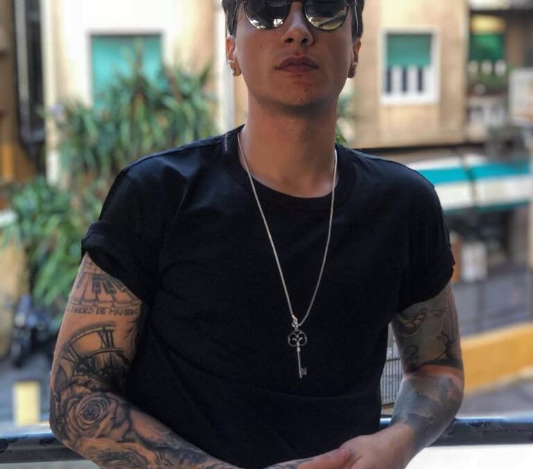 Ultimo a Sorrisi: “Ho sempre pensato che ce l’avessero tutti con me, anche se non era vero”