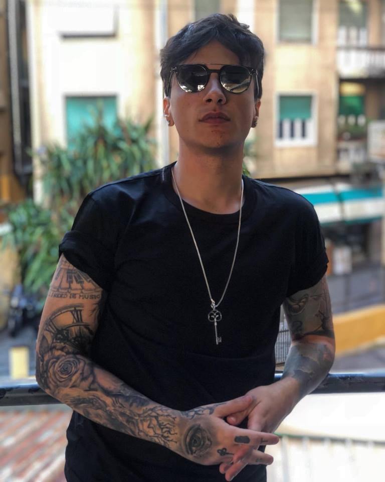 Ultimo a Sorrisi: “Ho sempre pensato che ce l’avessero tutti con me, anche se non era vero”