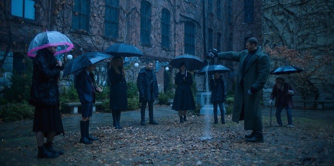 The Umbrella Academy su Netflix arrivano i “nuovi” eroi con meno effetti e più affetto