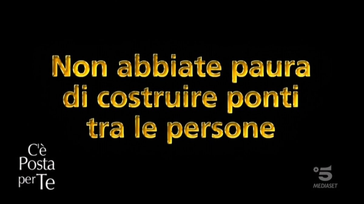 C’è Posta per Te chiude con un appello: “Abbattete i muri…”