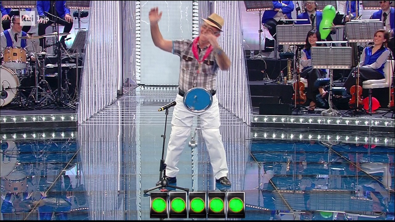 La Corrida 2019, il musicista tafazzista e l’eredità del suonatore di ascelle…