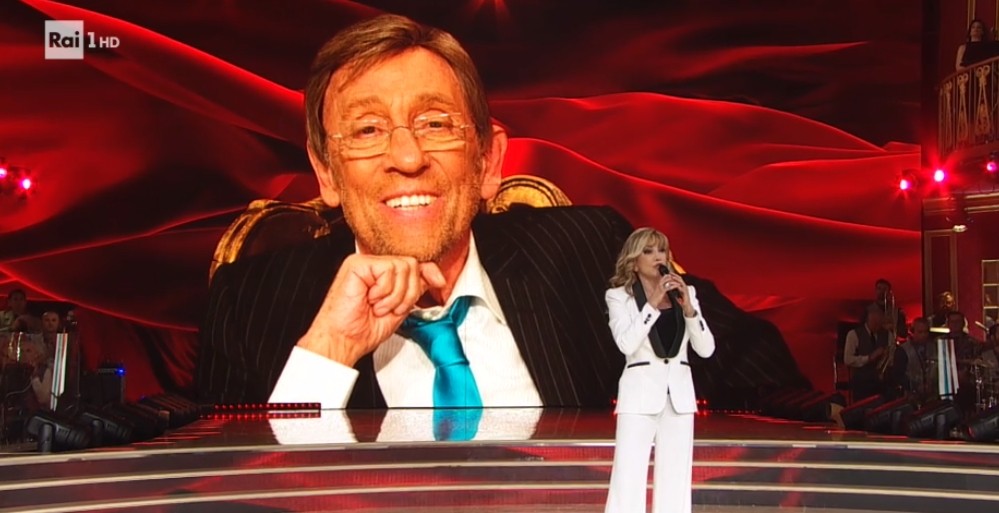 Ballando con le stelle, Milly Carlucci commossa ricorda Sandro Mayer e Bibi Ballandi (VIDEO)