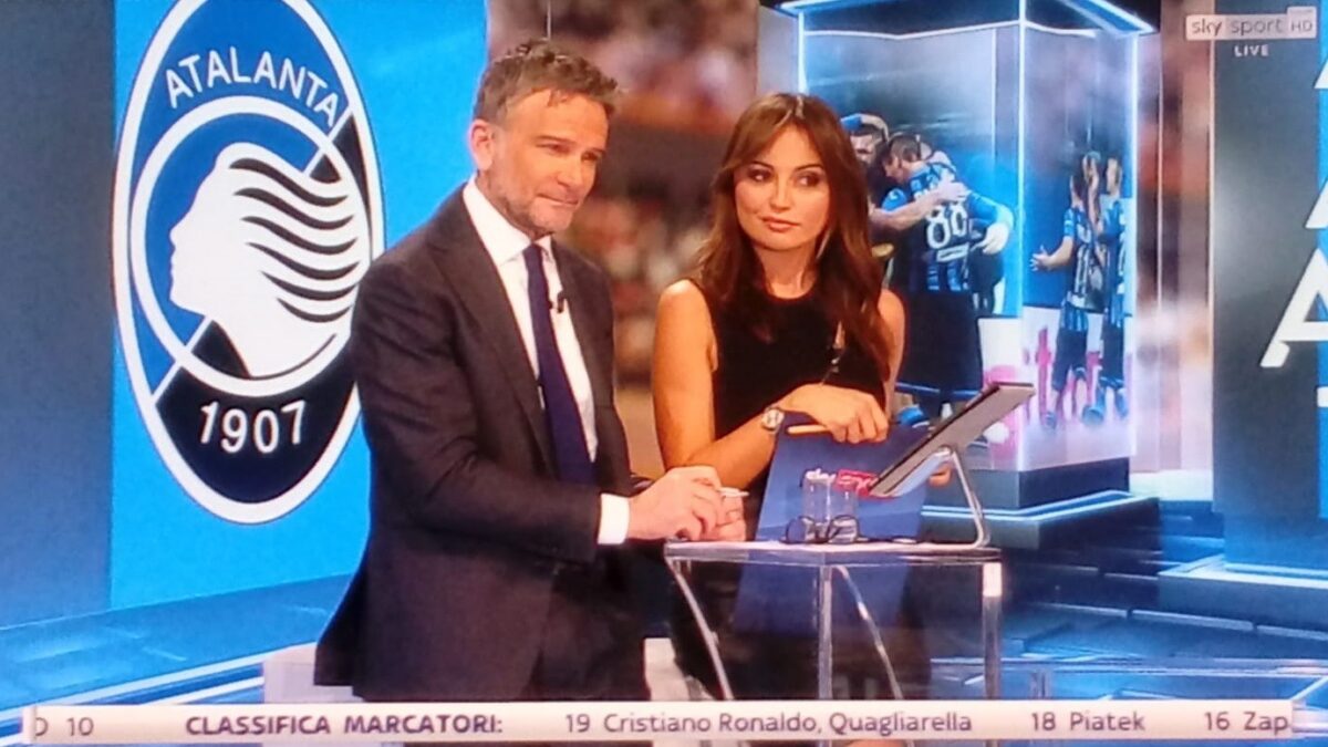 Sky Calcio Show, Alessandro Bonan è senza voce. Il conduttore affiancato da Giorgia Cenni