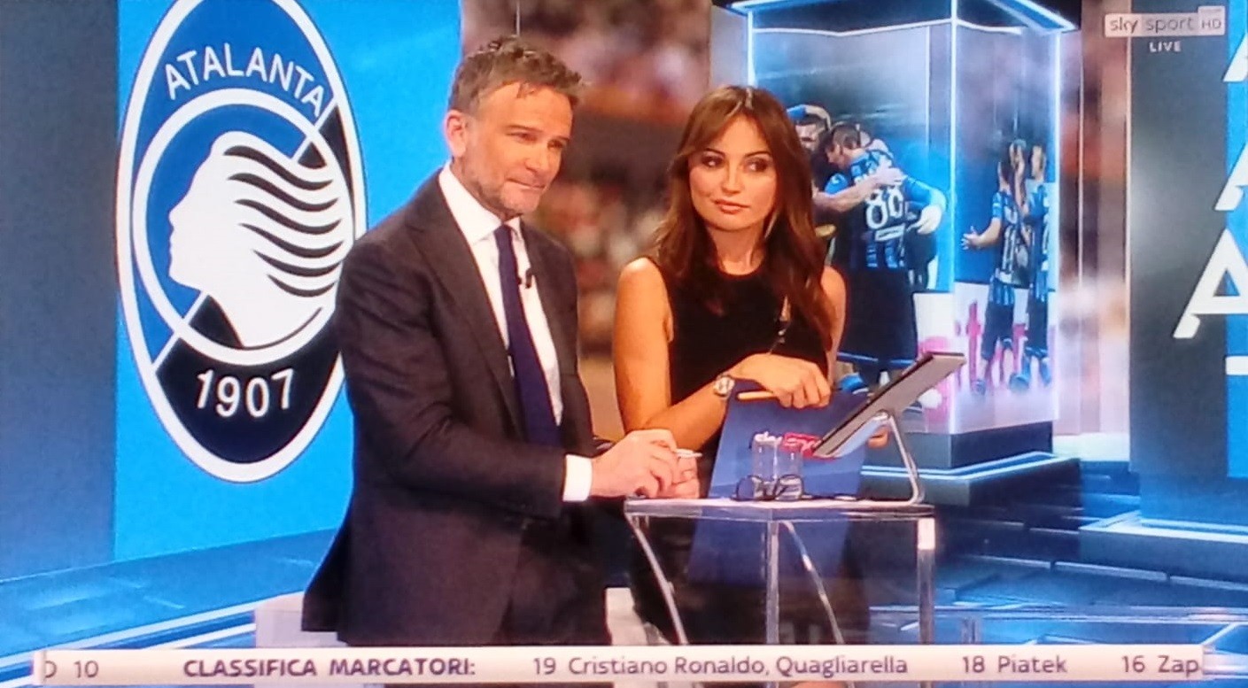 Sky Calcio Show, Alessandro Bonan è senza voce. Il conduttore affiancato da Giorgia Cenni