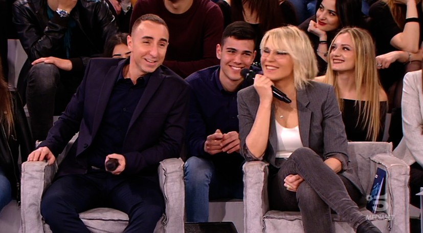Amici 18, lo speciale del sabato del 23 marzo 2019: i Bianchi e i Blu, Vittorio Grigolo direttore artistico, Pio e Amedeo ospiti fissi