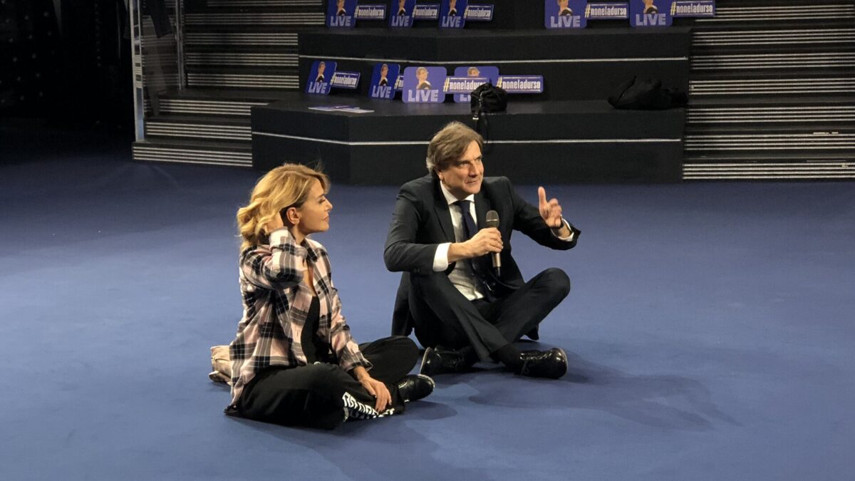 Barbara d’Urso: “L’azienda vorrebbe farmi tornare a fare Domenica Live per cinque ore”. E su Corona… (video)