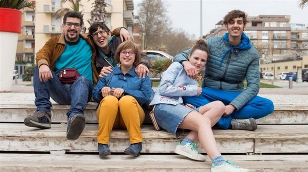 Detective per caso: foto e poster della commedia di Giorgio Romano