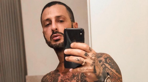 L’Isola dei Famosi si gioca la carta Fabrizio Corona: avrà un confronto con Riccardo Fogli