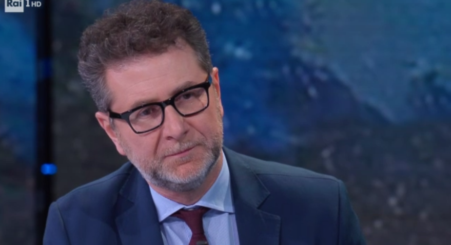 Che tempo che fa, Fabio Fazio e le polemiche per l’intervista a Macron: “I biglietti aerei me li sono pagati io, non è costato niente alla Rai”