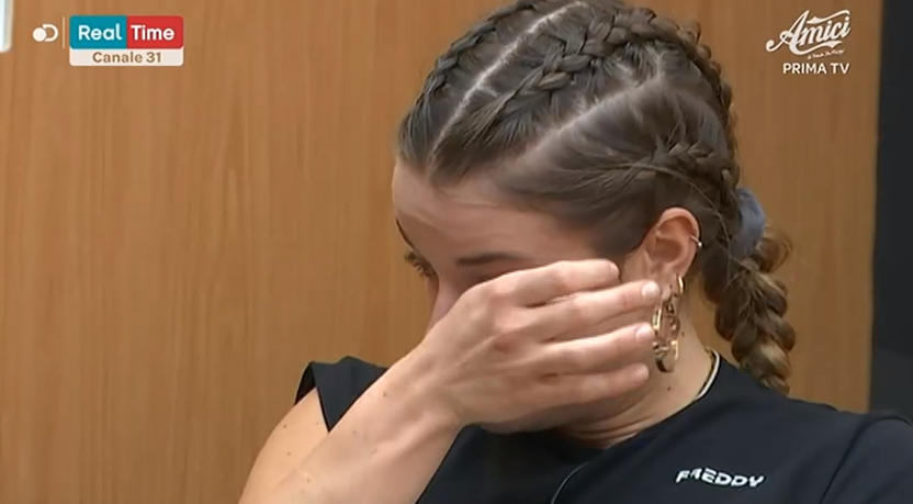 Amici 2019, Federica piange mentre canta “Meraviglioso amore mio” di Arisa