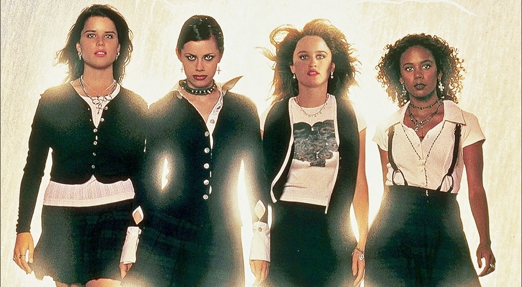 Giovani streghe: confermato il remake Blumhouse, Zoe Lister-Jones alla regia