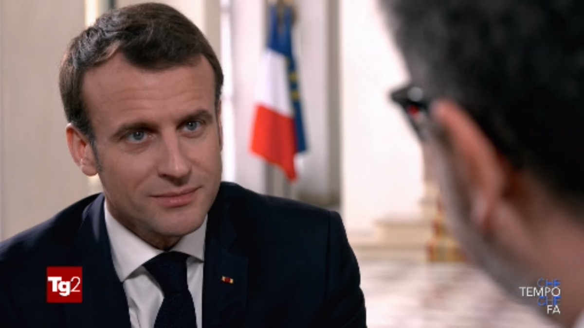 Tg2 contro Fabio Fazio per l’intervista a Macron durante Che tempo che fa