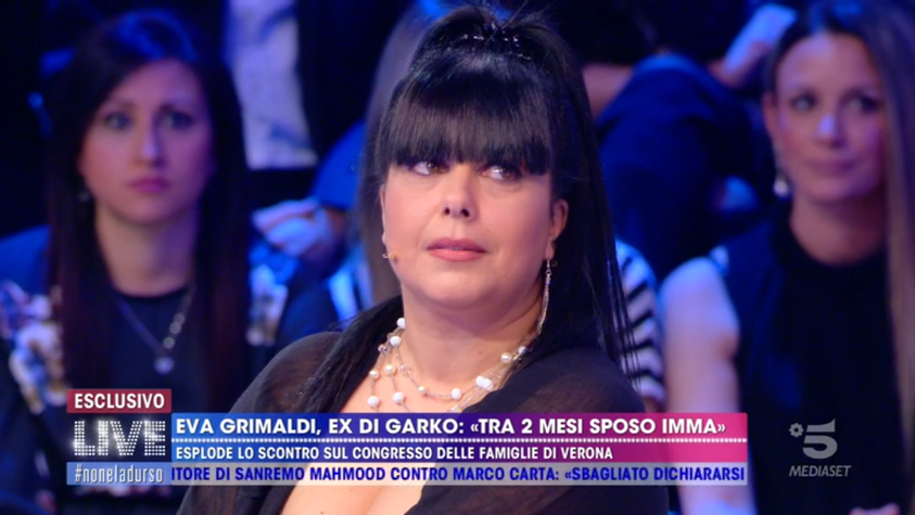 Live Non è la d’Urso, l’ospite è in studio ma la clip di presentazione non viene trasmessa “Ce lo hanno vietato”