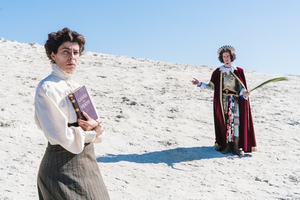 L’uomo che comprò la luna: foto e poster della commedia di Paolo Zucca