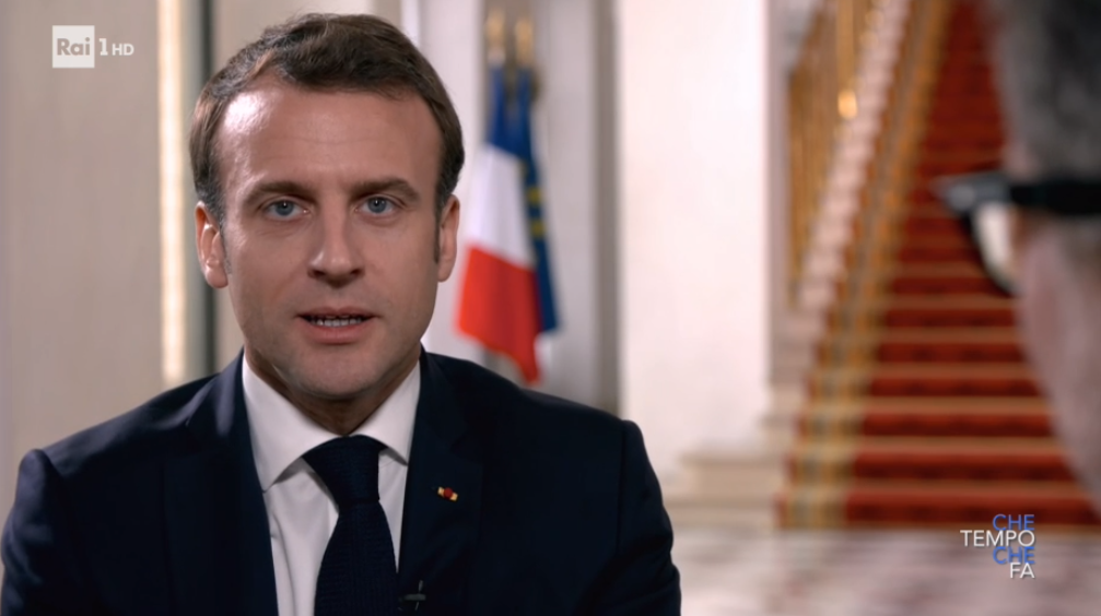 Macron a Che tempo che fa, Mazzocchi contro Fazio: “Interessante, ma le interviste sono un’altra cosa”