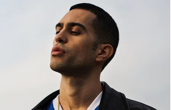 Mahmood canta Hola di Marco Mengoni (video)