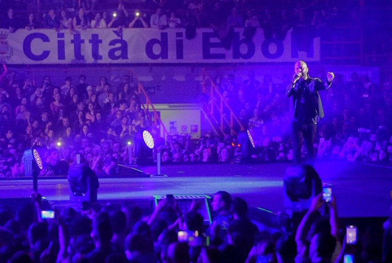 Negramaro, Giuliano Sangiorgi: “A noi per cul0 non ci prendono, il mare è di tutti!”