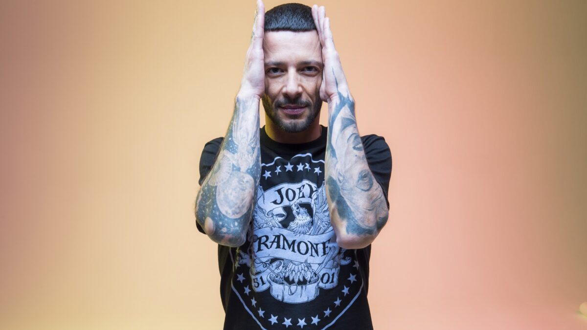 Nesli, Vengo In Pace il nuovo album: “Ho i pianeti allineati bene” [VIDEO]