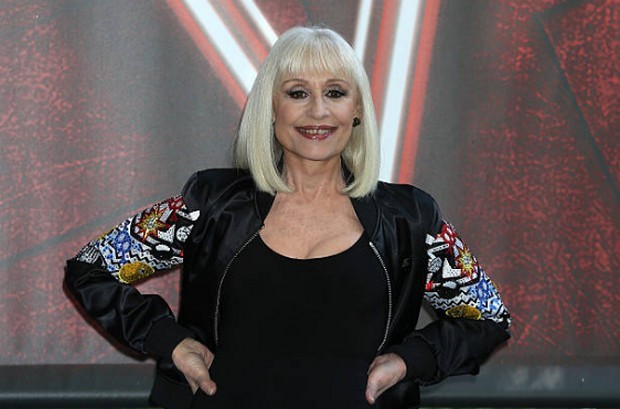 A raccontare comincia tu, anche Maria De Filippi ospite di Raffaella Carrà
