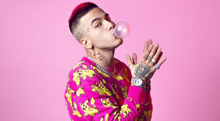 Sfera Ebbasta (velatamente) contro la Rai: “Gente pagata da noi, che perde tempo ad analizzare i miei testi”