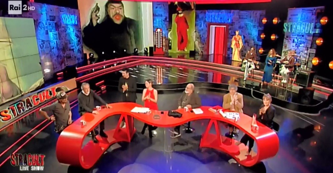 Stracult in onda a notte fonda. Andrea Delogu: “Colpa di tutti. Sarà così fino a quando sarà importante lo share”