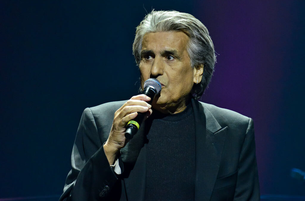 Toto Cutugno in Ucraina, uomo irrompe sul palco