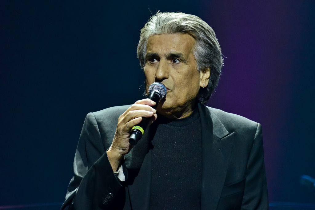Toto Cutugno in Ucraina, uomo irrompe sul palco